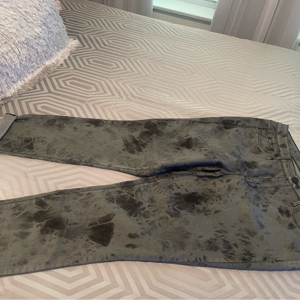 Kardashlan gray leggings